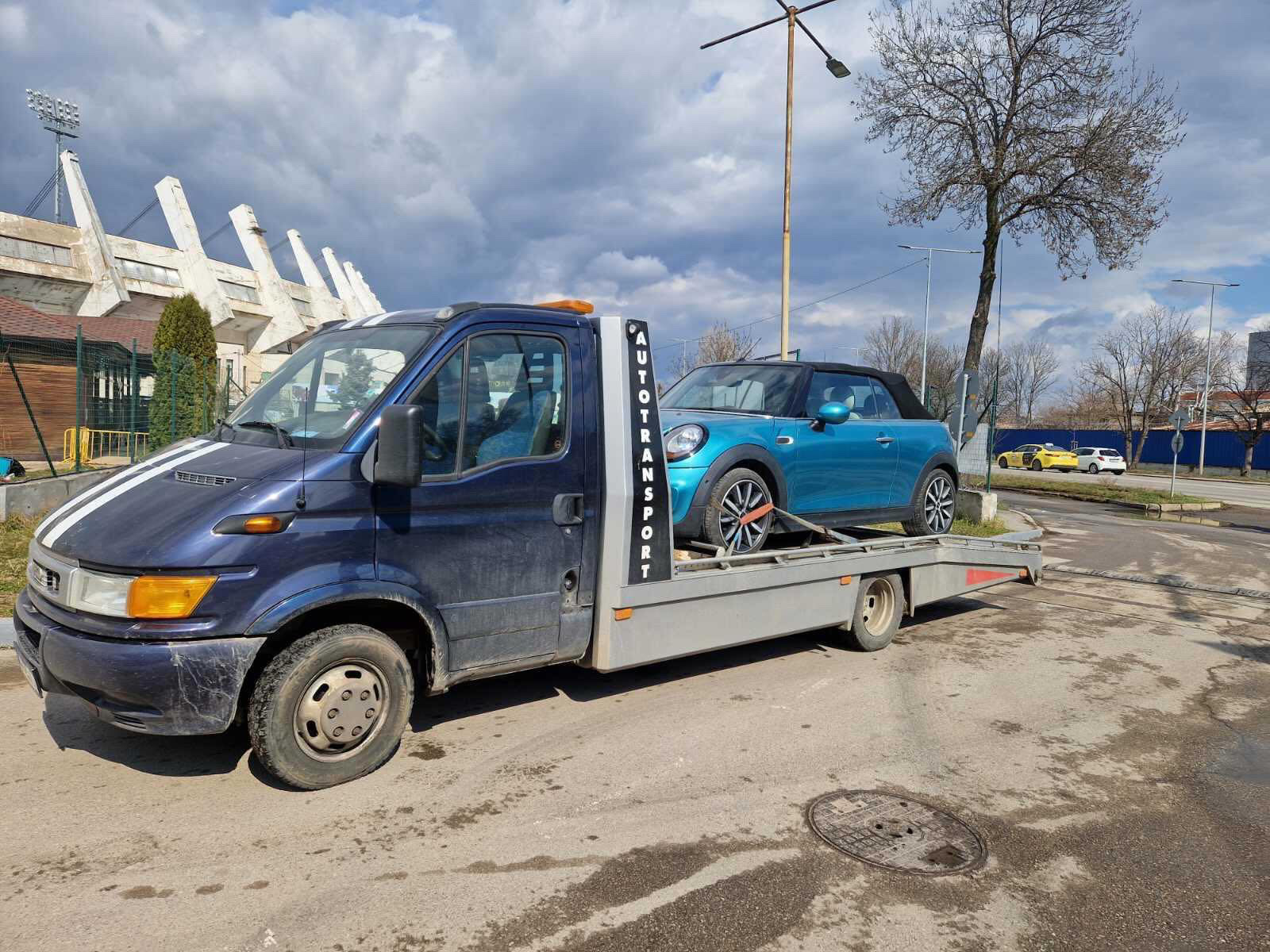 Пътна помощ BHRoadAssistance превозва Mini Cooper